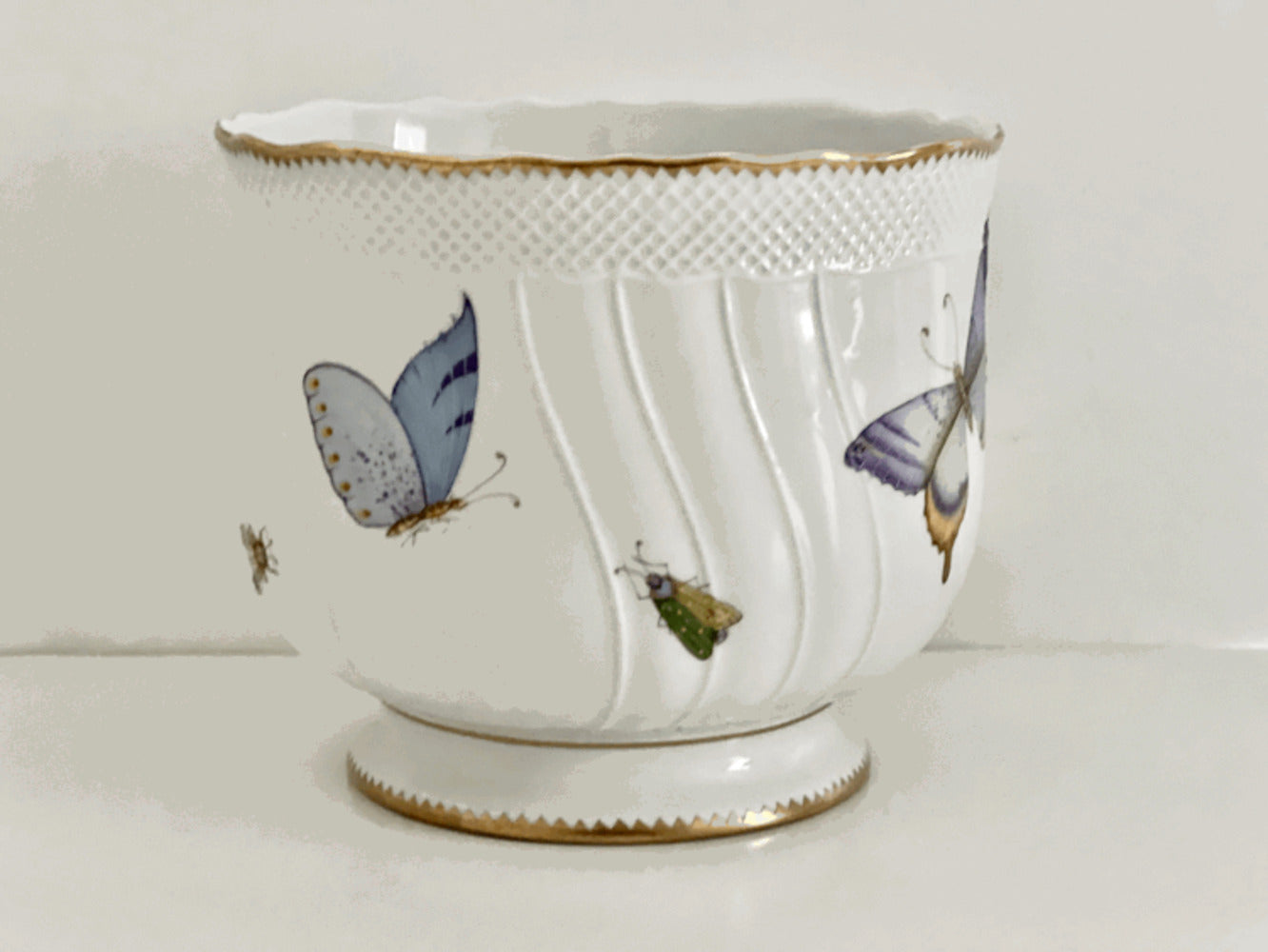 AD131 - Butterfly Large Round Cachepot by Anna Weatherley 2