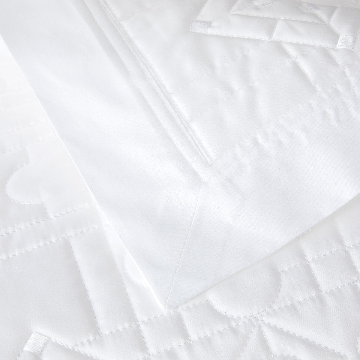 Allure Coverlet by Yves Delorme 1