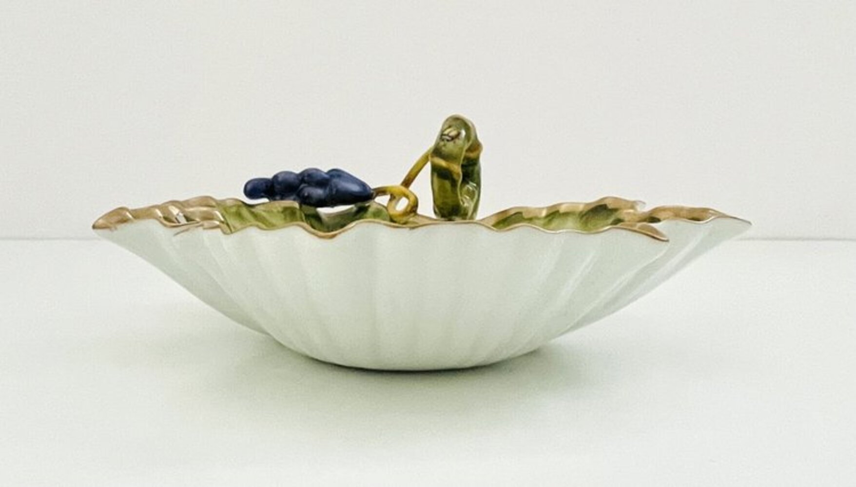 AW32 - Grape Leaf Dish by Anna Weatherley 2