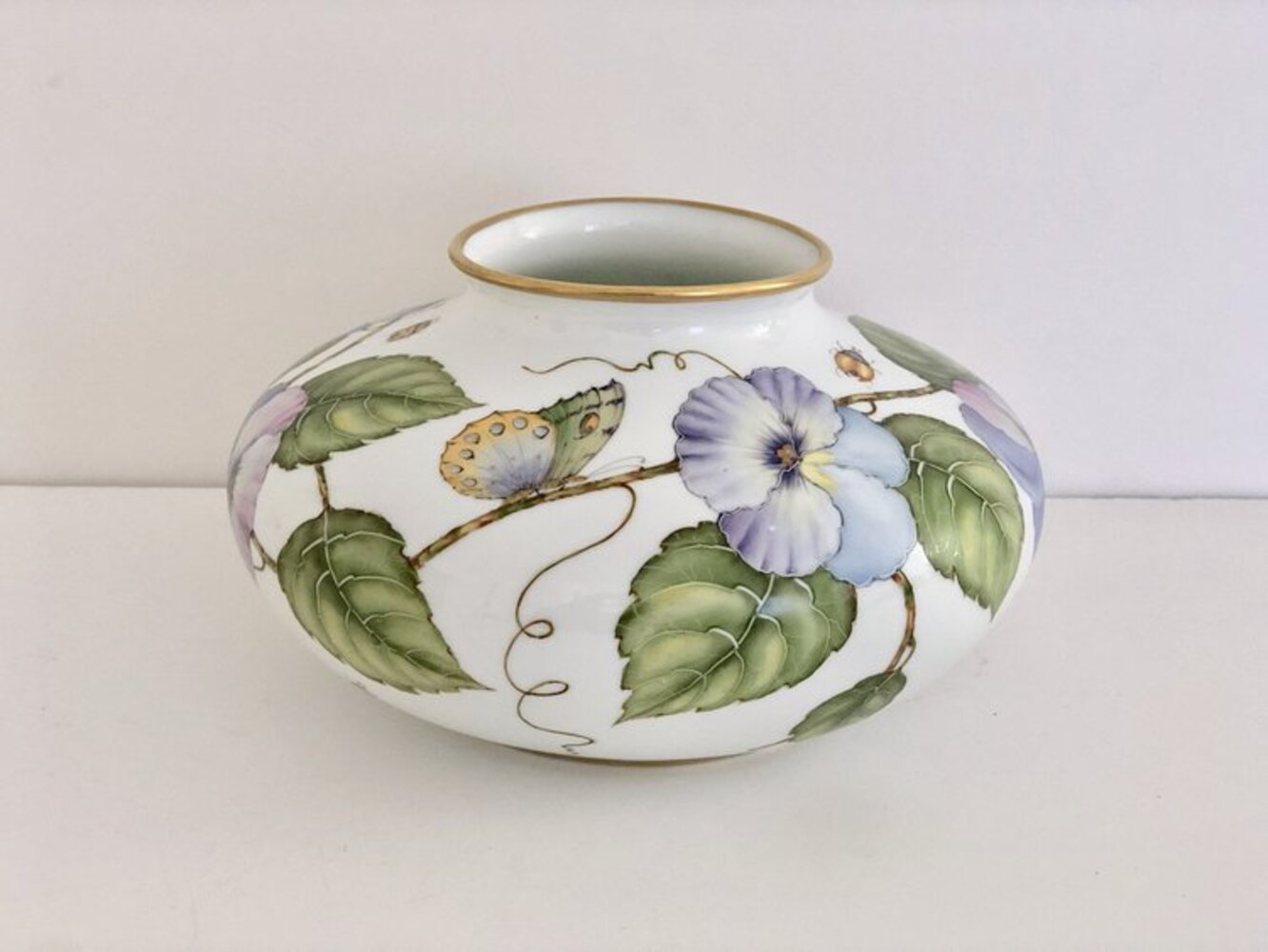 AW5 - Low Wide Vase by Anna Weatherley 1