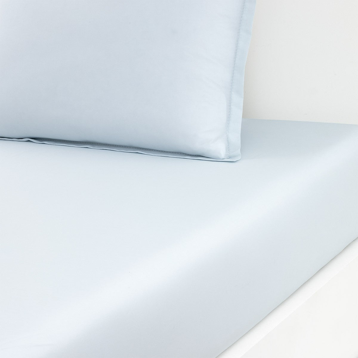 Batiste Bed Collections by Yves Delorme 28