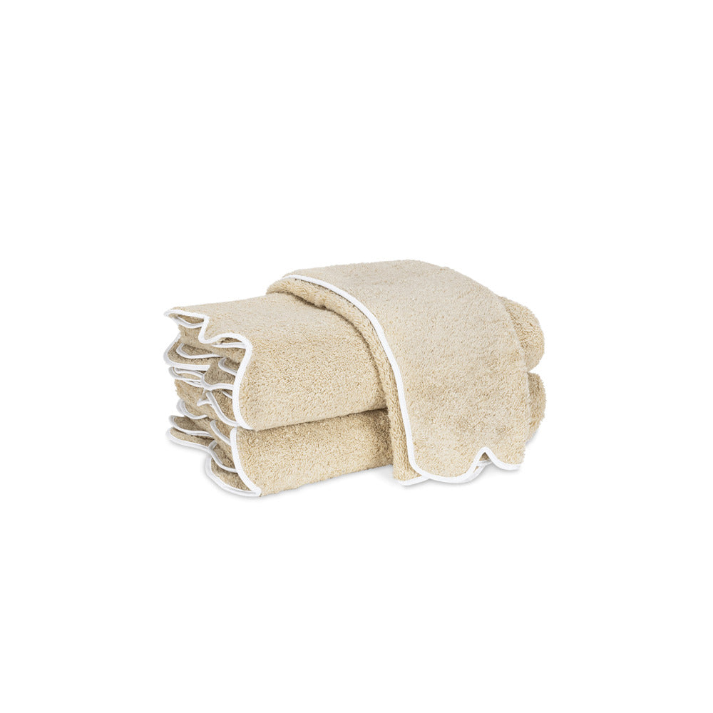 Cairo Scallop Hand Towel Sand & White