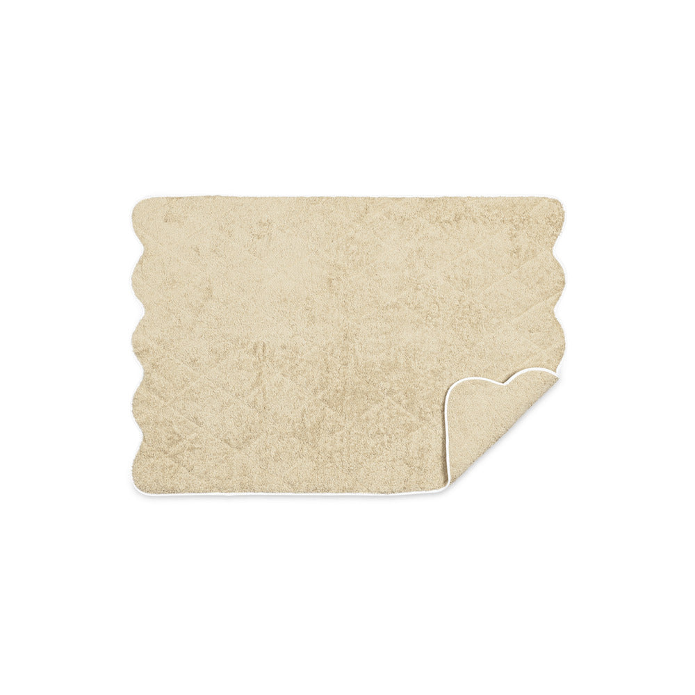 Cairo Scallop Tub Mat Sand & White Quilted