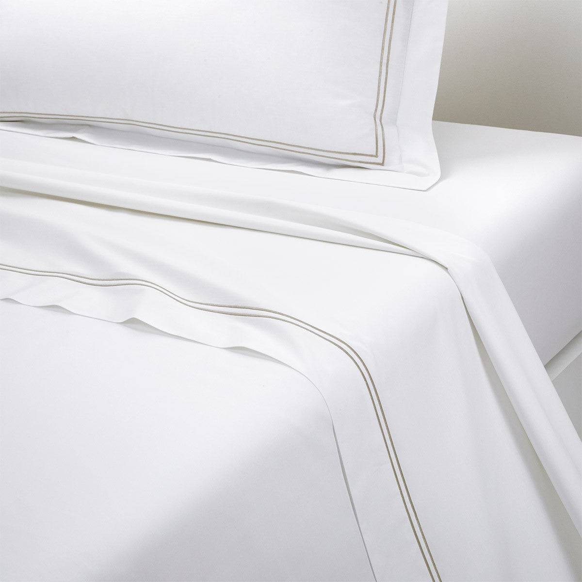 Duo Bed Collections by Yves Delorme 23