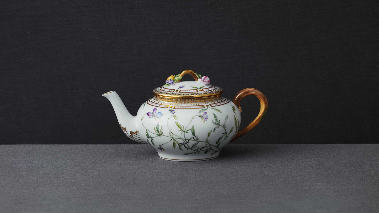 Flora Danica Teapot, 80 cl by Royal Copenhagen