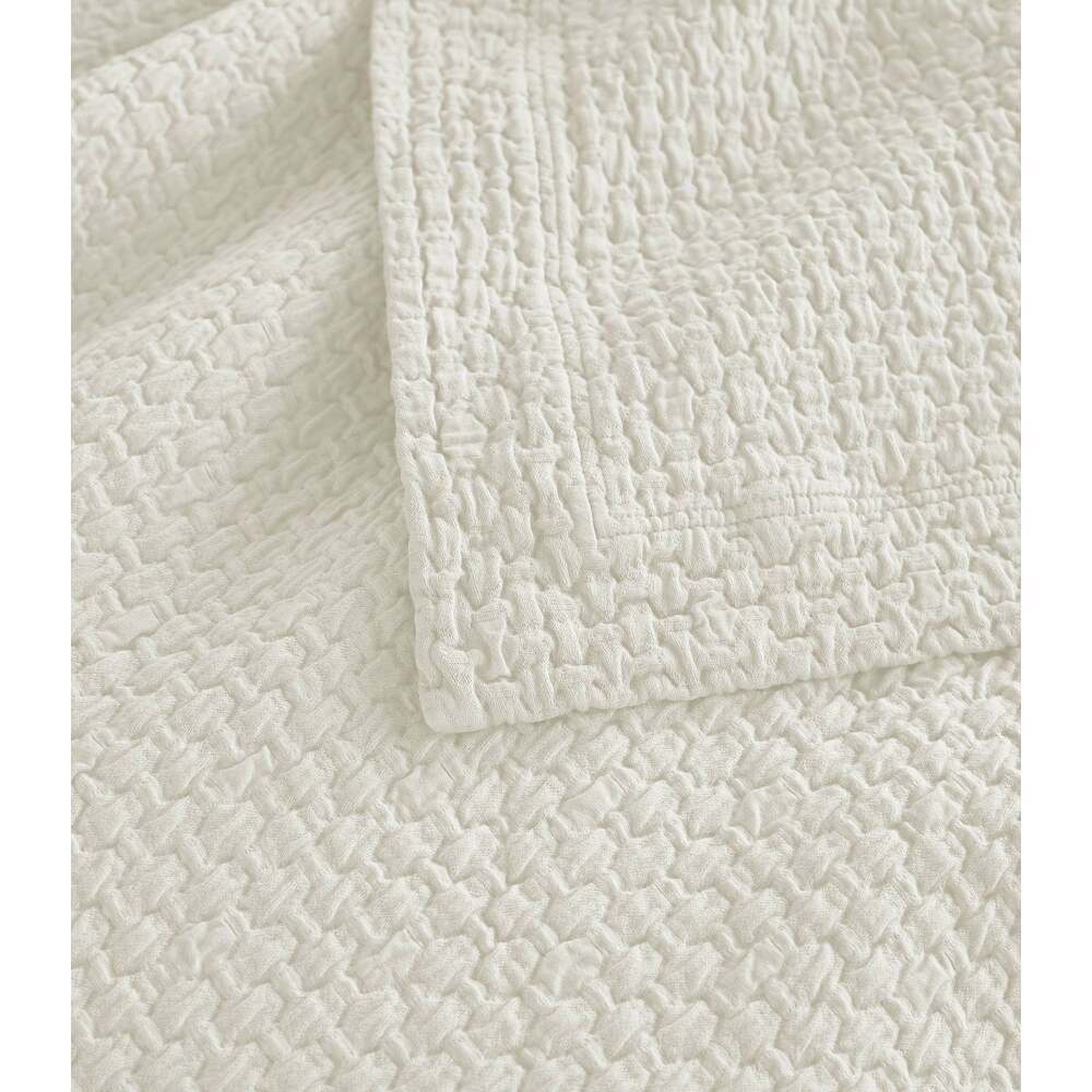 Juliet Matelasse Coverlet by Peacock Alley 2
