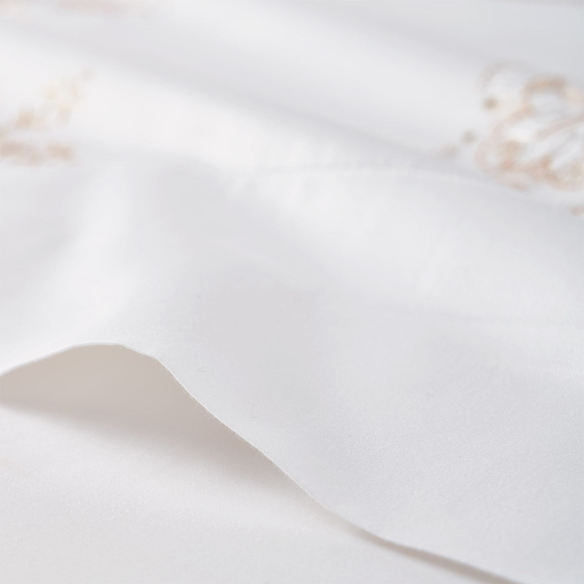 Lully Bed Collections by Yves Delorme 5