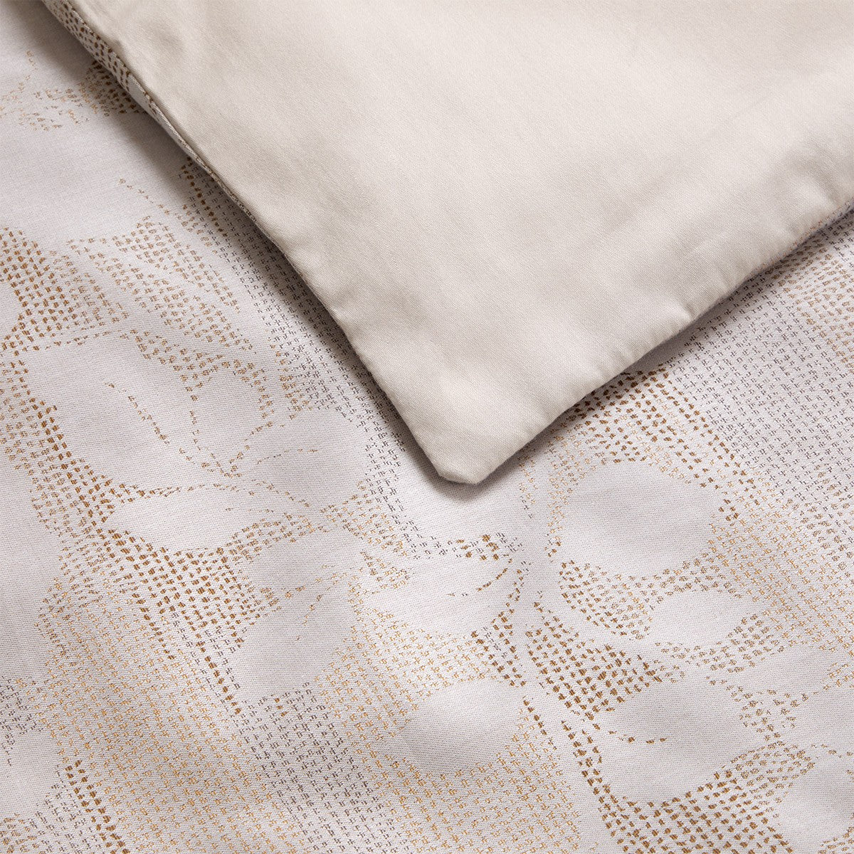 Nymphe Bed Collections by Yves Delorme 1