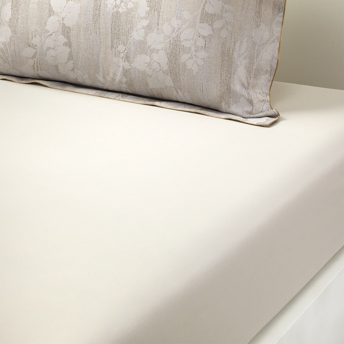 Nymphe Bed Collections by Yves Delorme 4