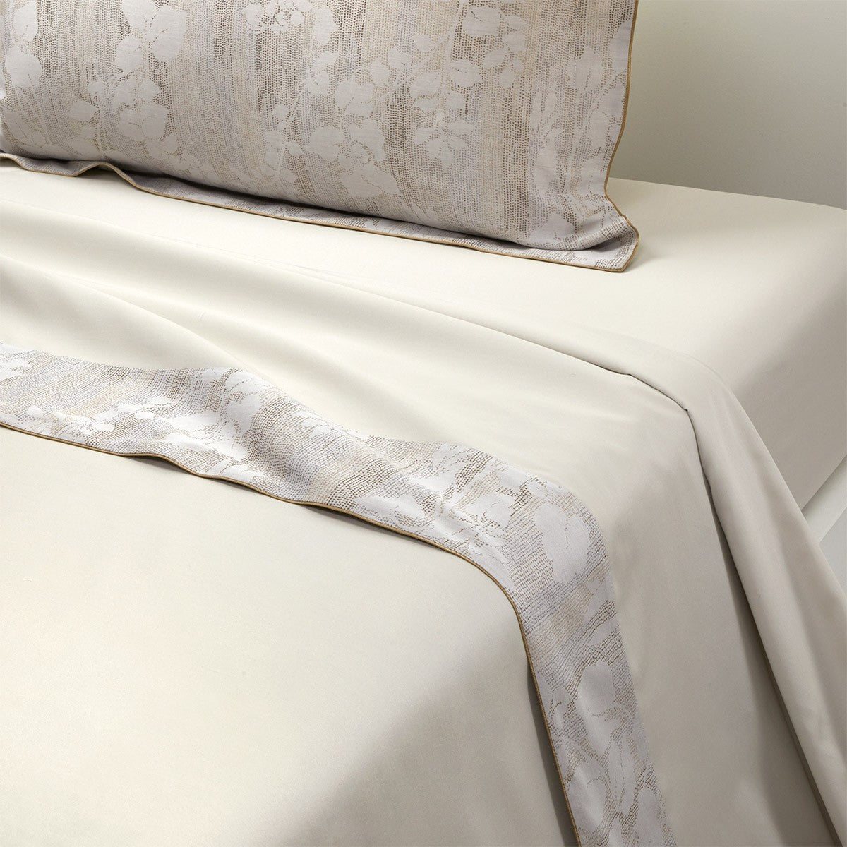 Nymphe Bed Collections by Yves Delorme 6