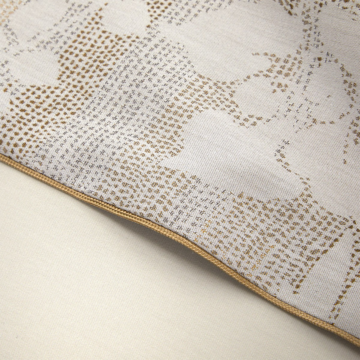 Nymphe Bed Collections by Yves Delorme 7