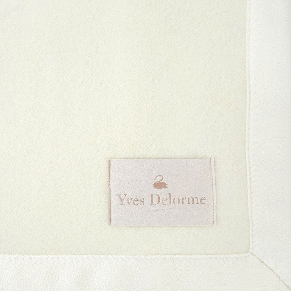 Duchesse Blanket by for Yves Delorme Additional Image - 3