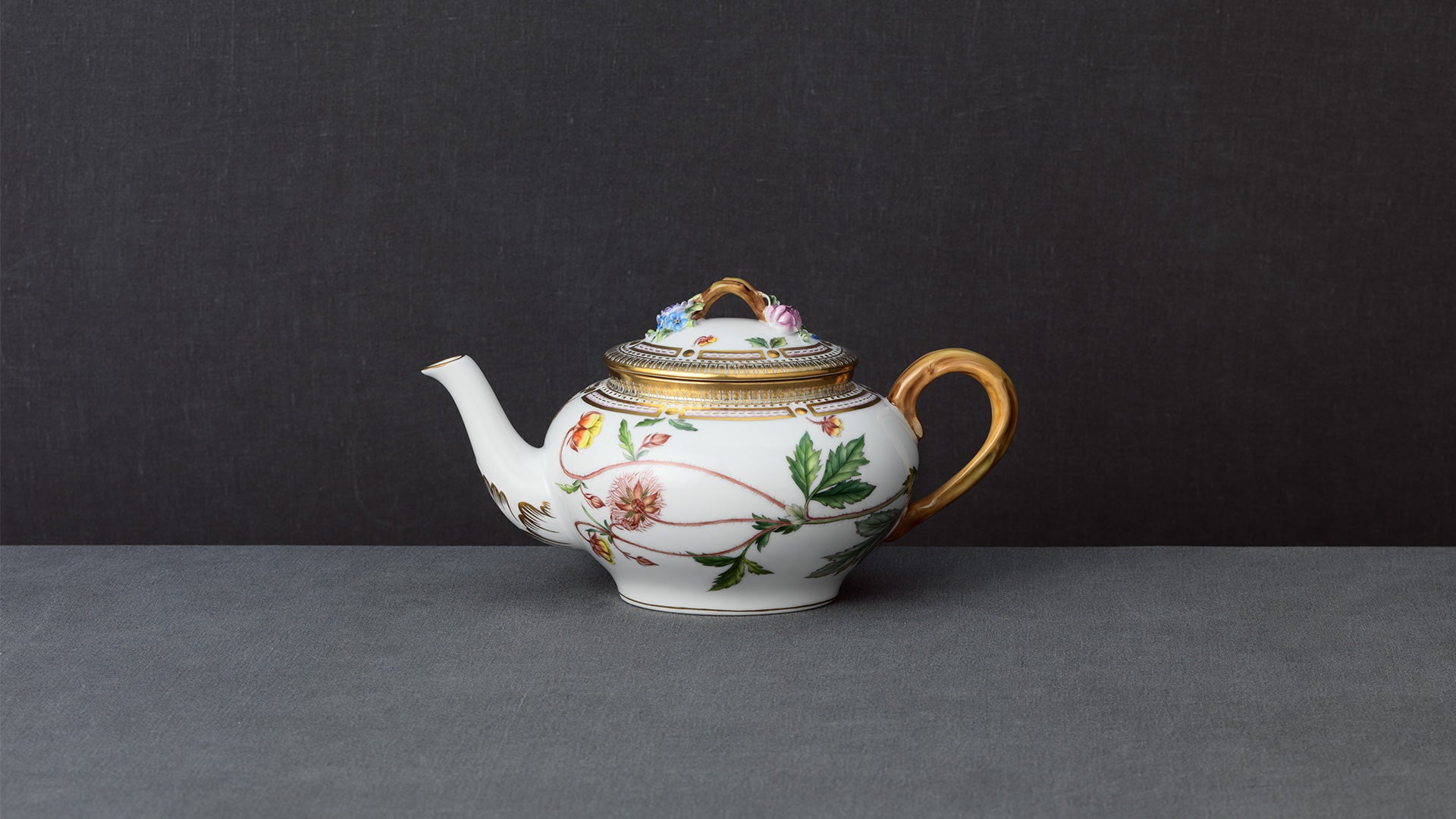 Flora Danica Teapot, 100 cl by Royal Copenhagen