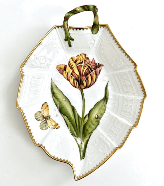 1315 - Leaf Shaped Dish by Anna Weatherley