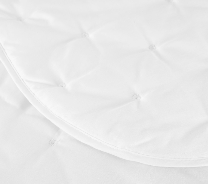 Triomphe White Quilted Coverlet F/Q