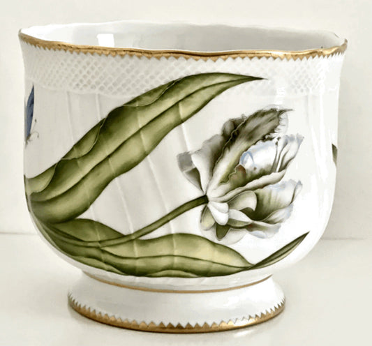 AD144 - White Tulip Large Round Cachepot by Anna Weatherley