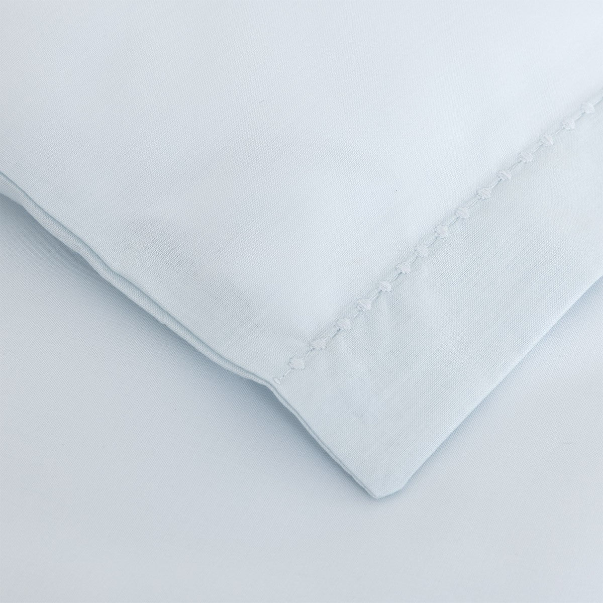 Batiste Bed Collections by Yves Delorme 16