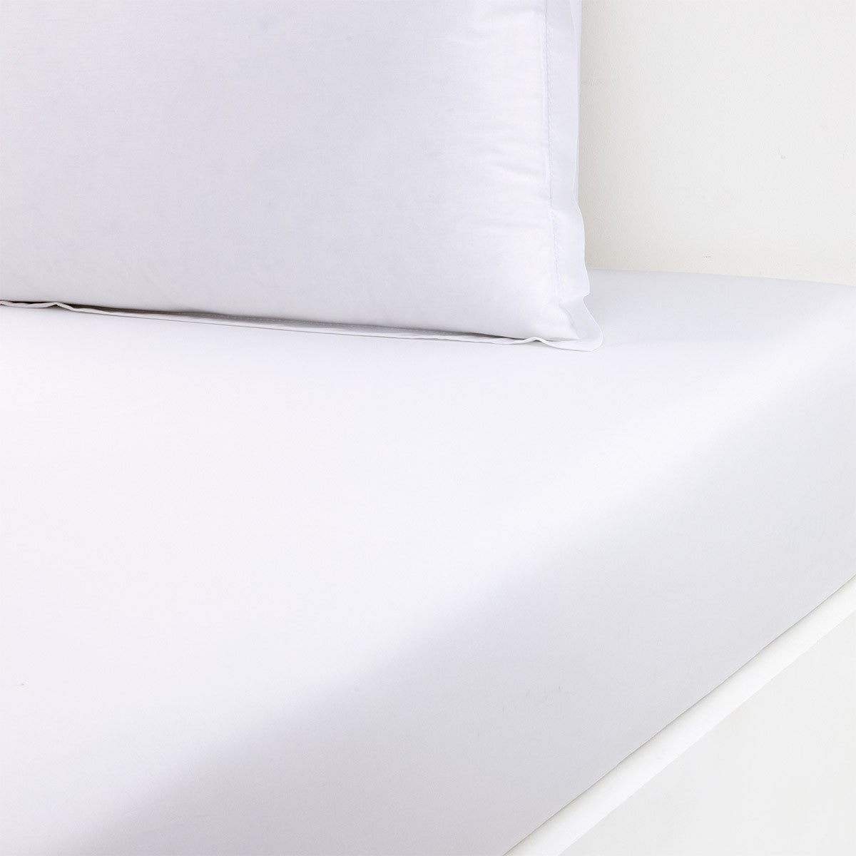 Batiste Bed Collections by Yves Delorme 27