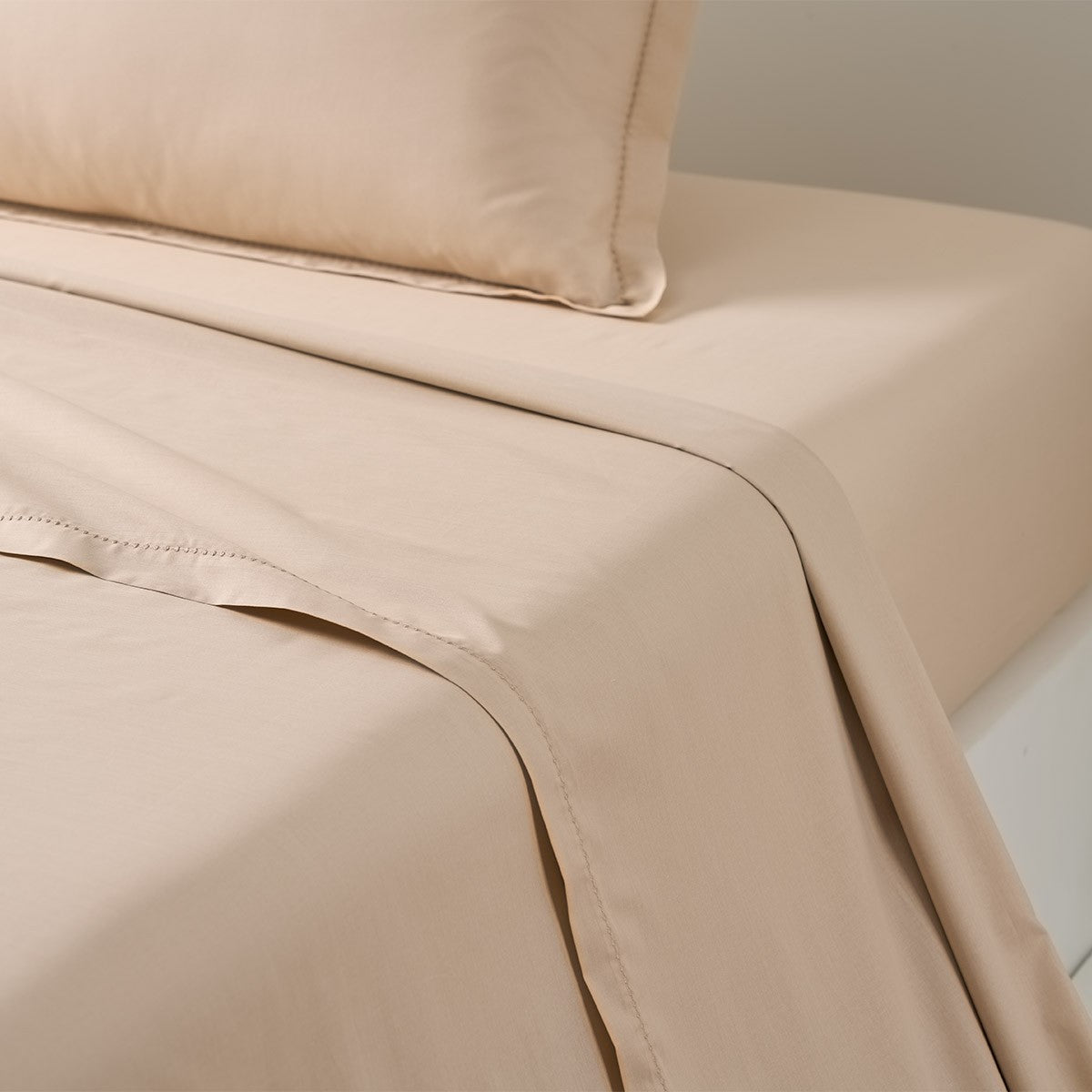 Batiste Bed Collections by Yves Delorme 34
