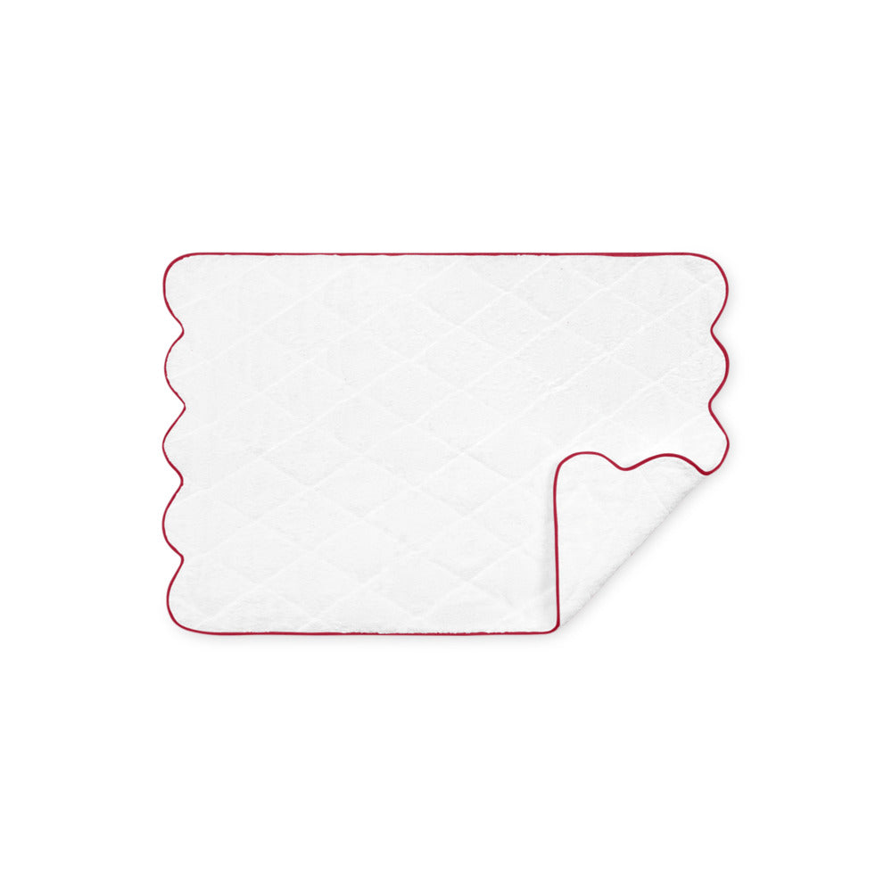 Cairo Scallop Tub Mat Cherry Quilted 