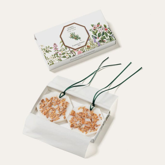 Carriere Freres Cedar Botanical Palet scented wax tablet with ribbon