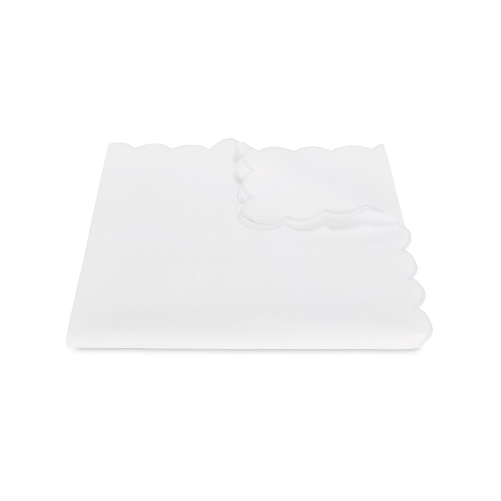 Dakota Tablecloth White & White 