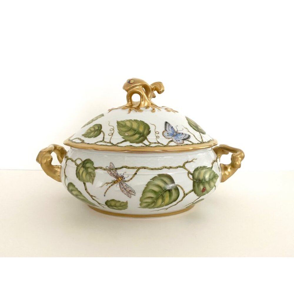 Ivy Garland Oval Soup Tureen by Anna Weatherley -1