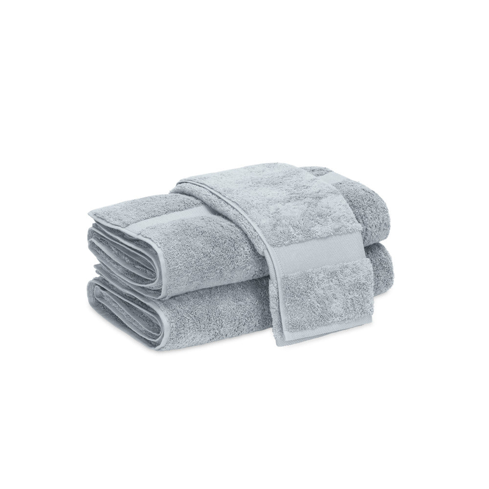 Lotus Bath Towel Pool 