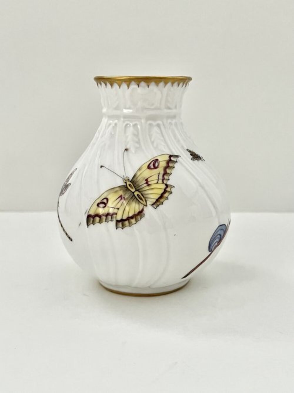 M253 - Bud Vase by Anna Weatherley 2