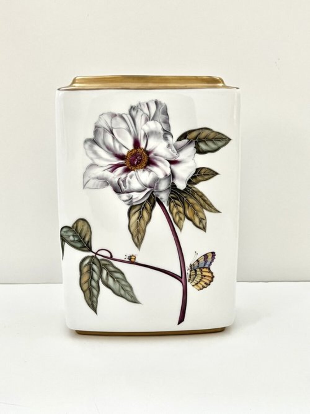 M399 - White Flower Vase by Anna Weatherley