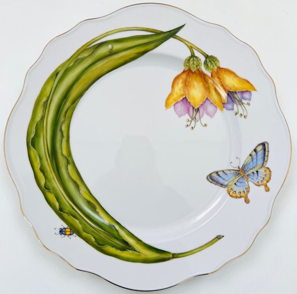 ME23 - Scalloped Dinner Plate by Anna Weatherley