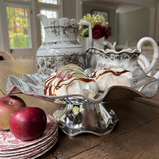 Pedestal Vento Olanes Cake Plate by Beatriz Ball 