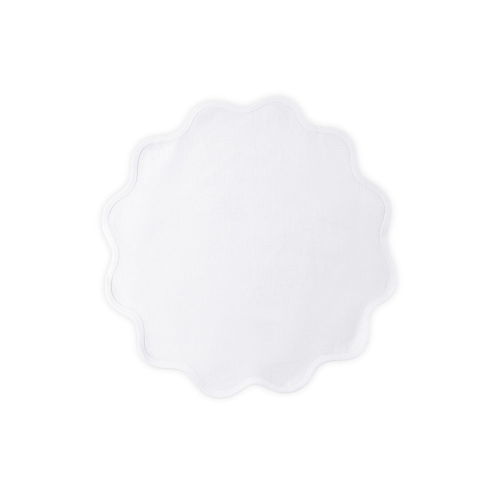 Scallop Edge Placemat set of 4 White & White Circle 
