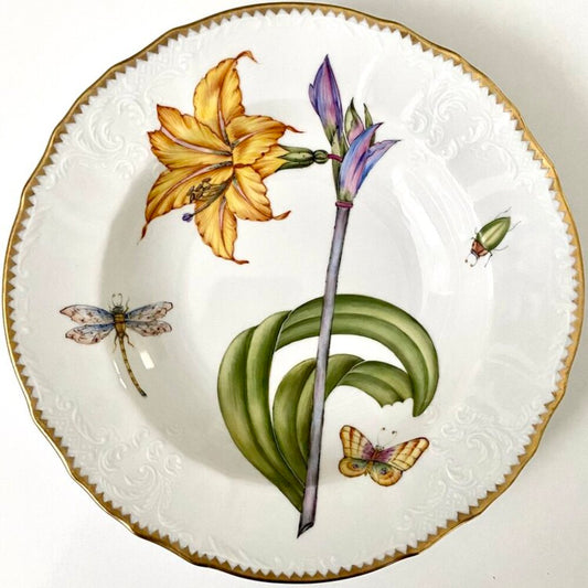 TX15 - Botanical Art Soup/Pasta Plate by Anna Weatherley