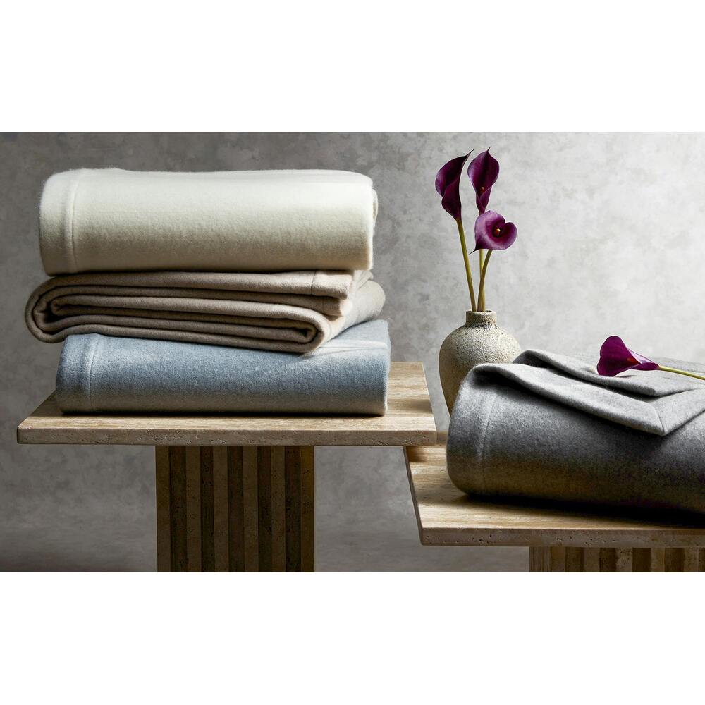 Venus Blanket Ivory 2